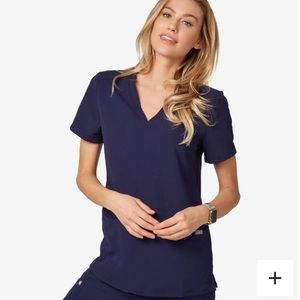 Women’s Figs Casma three pocket Scrub Top.